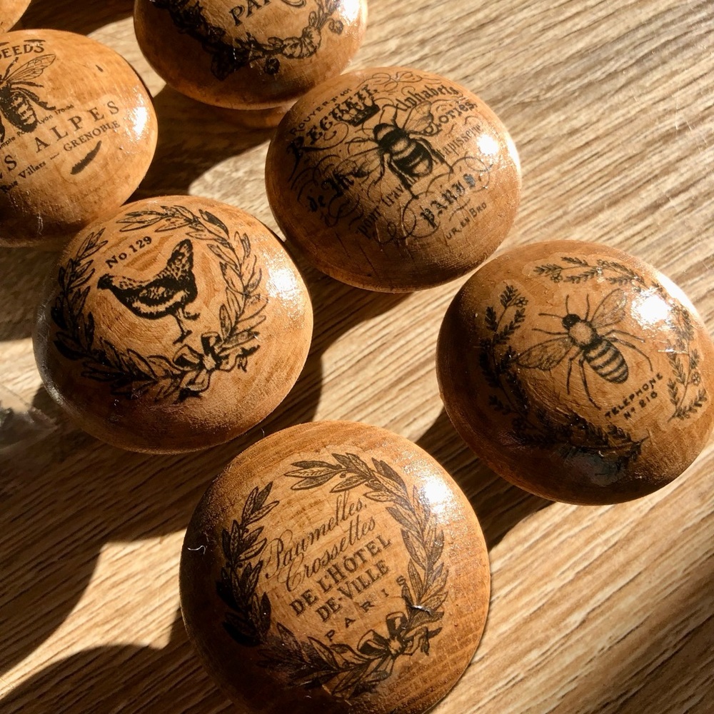 Set of 8 drawer pulls /knobs - Picture 3 of 4